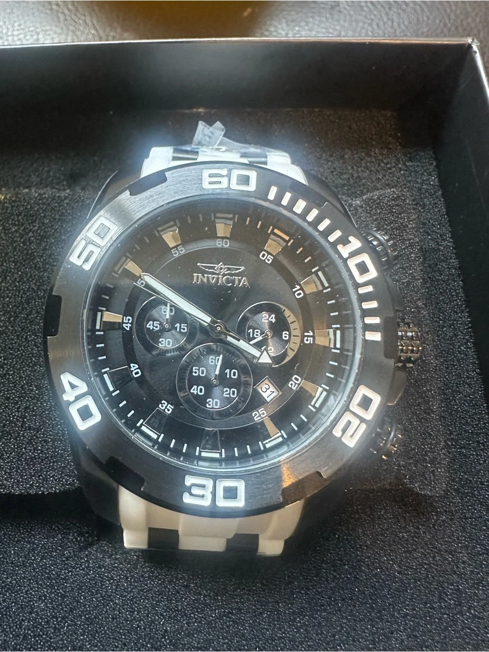 Invicta striking black
